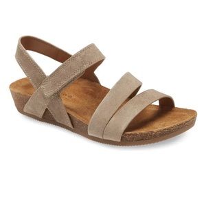 NWT Comfortivq Memory Foam Pillowtop Sandal 🤩